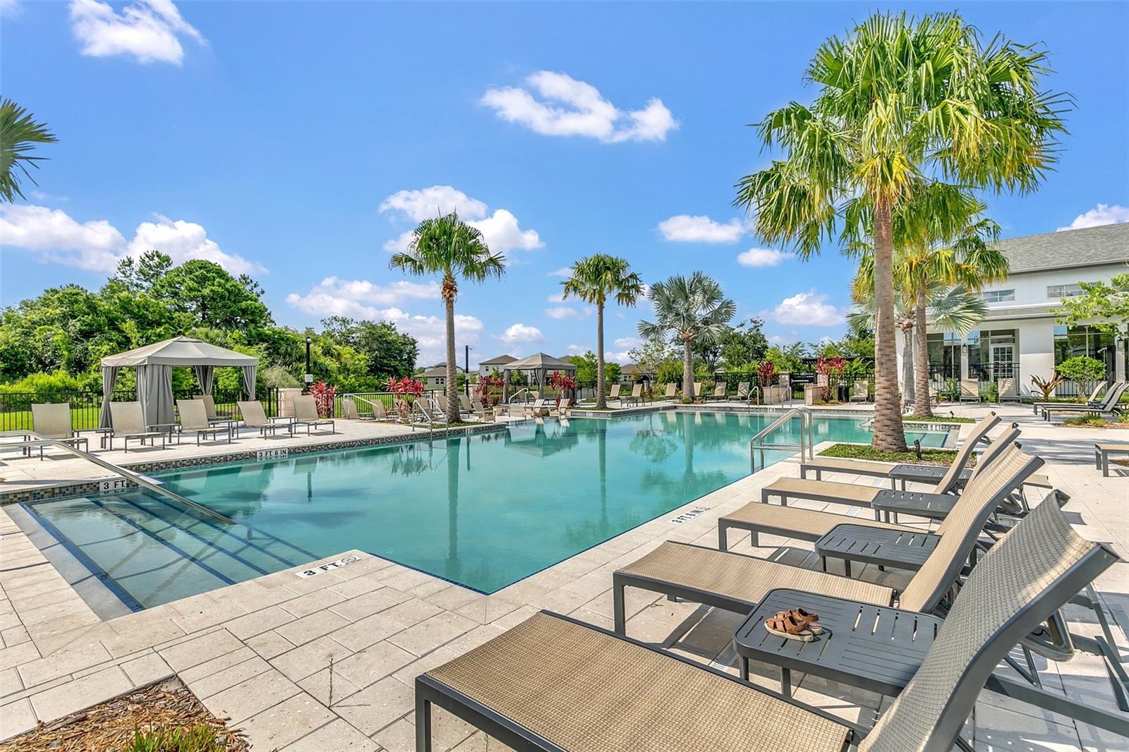 2079 LAURELWOOD WAY