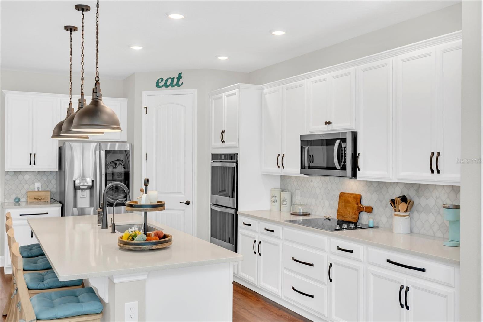 2079 LAURELWOOD WAY