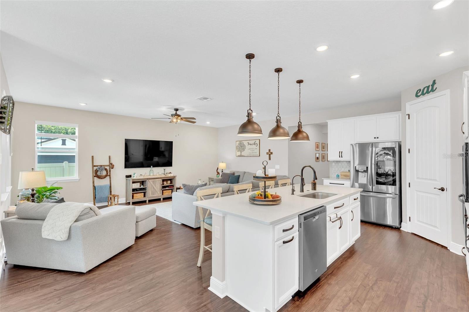 2079 LAURELWOOD WAY