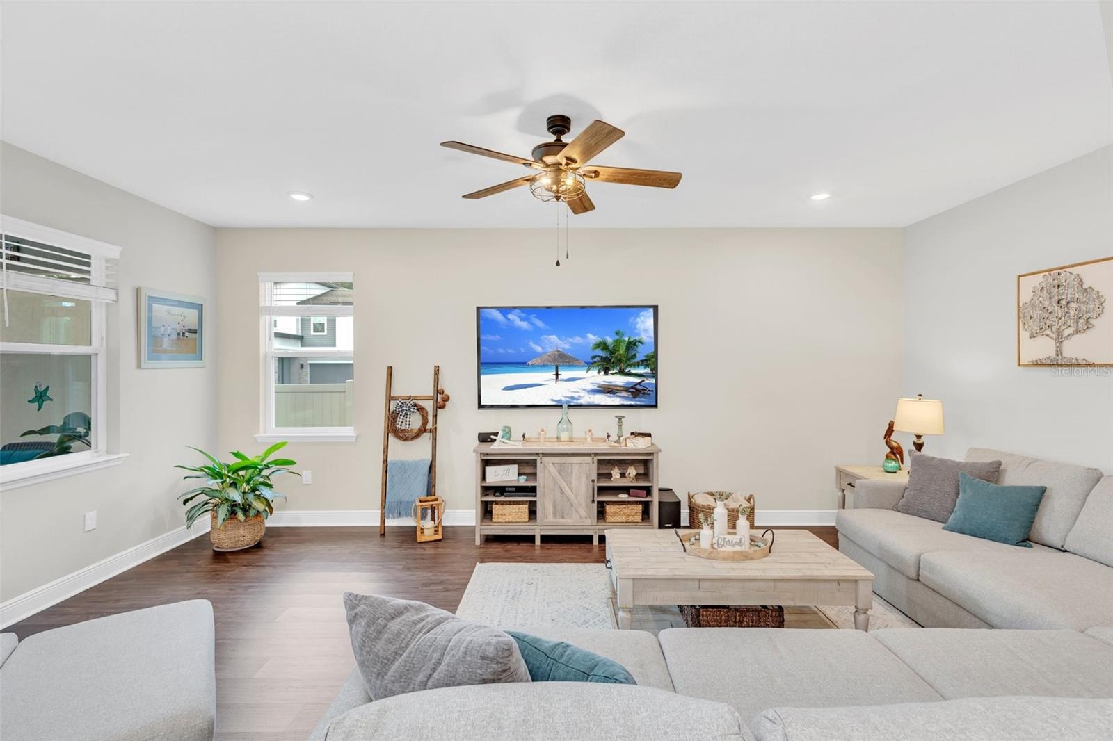 2079 LAURELWOOD WAY