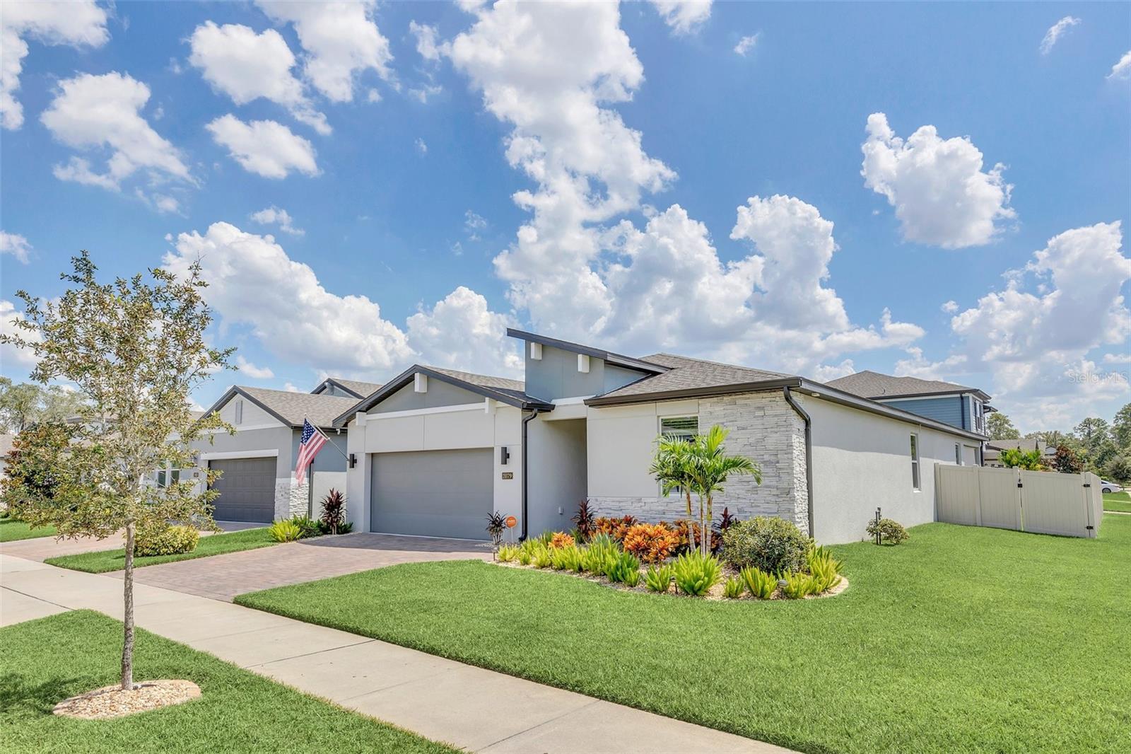 2079 LAURELWOOD WAY