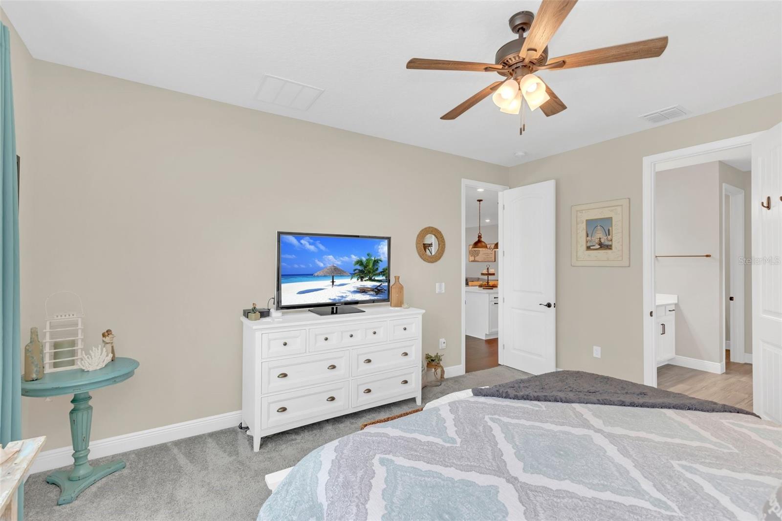 2079 LAURELWOOD WAY