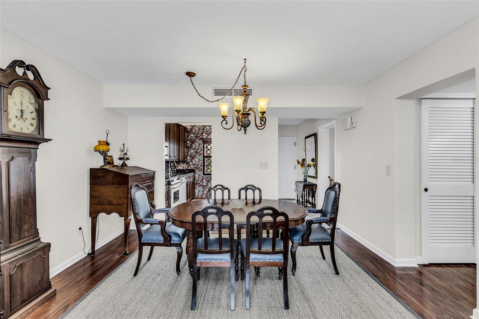 102 S INTERLACHEN AVE #510