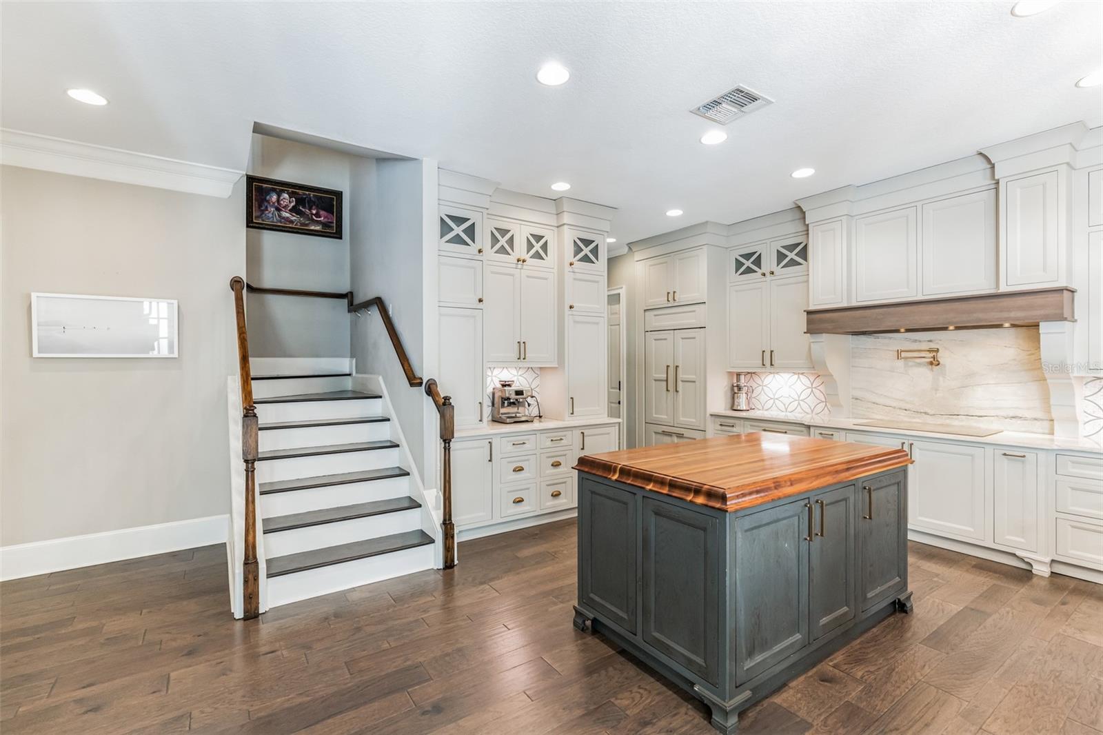 146 STONE HILL DR