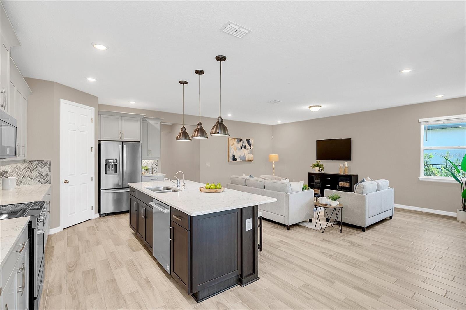 2083 LAURELWOOD WAY