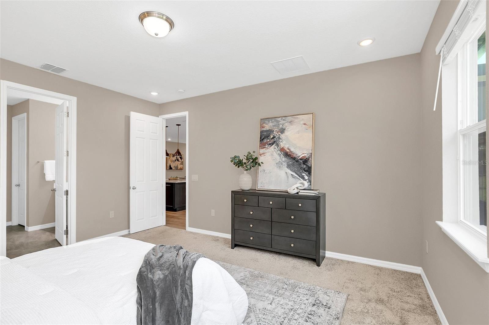 2083 LAURELWOOD WAY