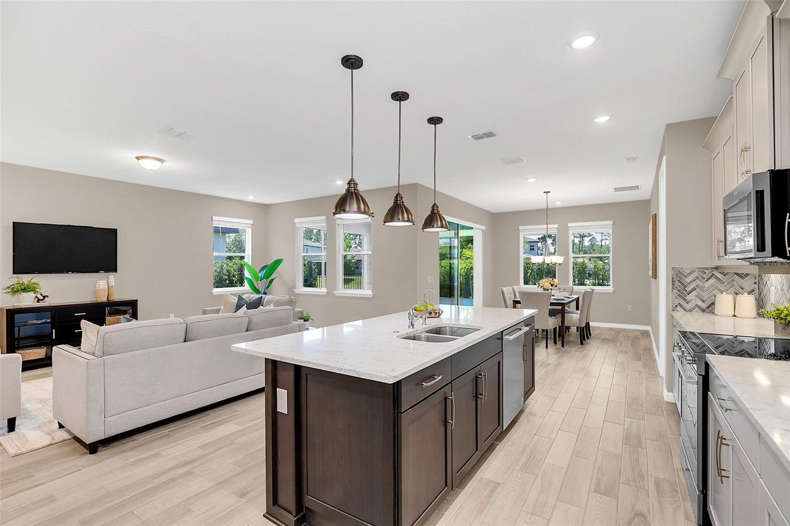 2083 LAURELWOOD WAY