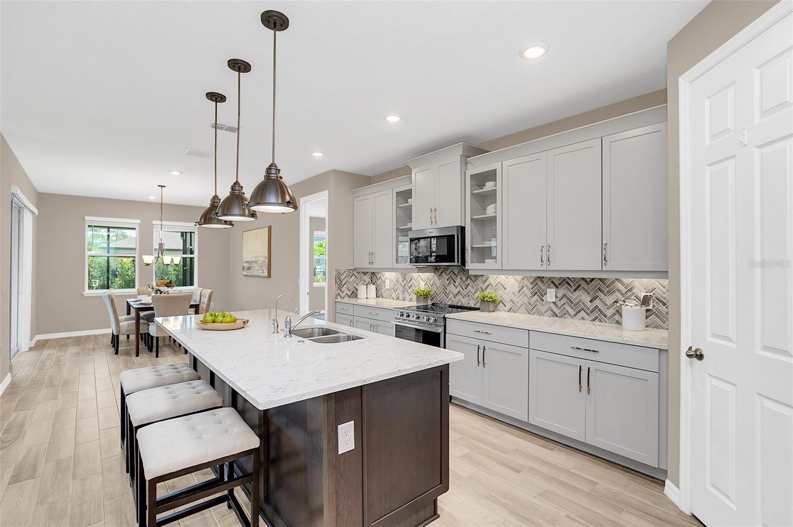2083 LAURELWOOD WAY