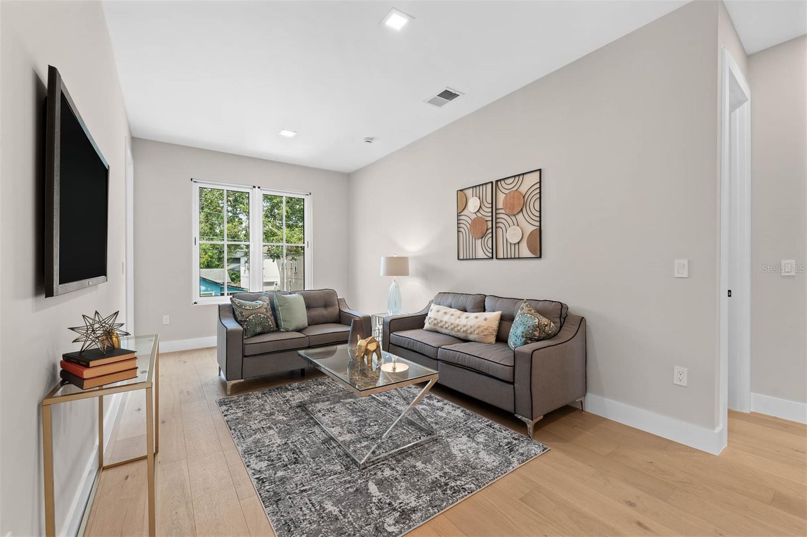 4 E SPRUCE STREET