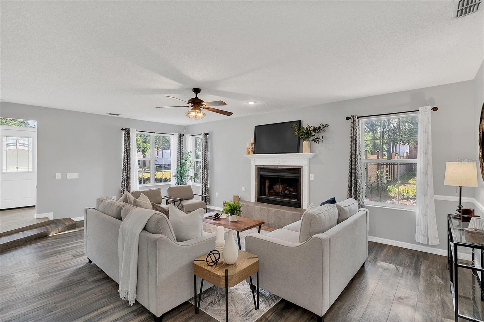 830 TRAILWOOD DR