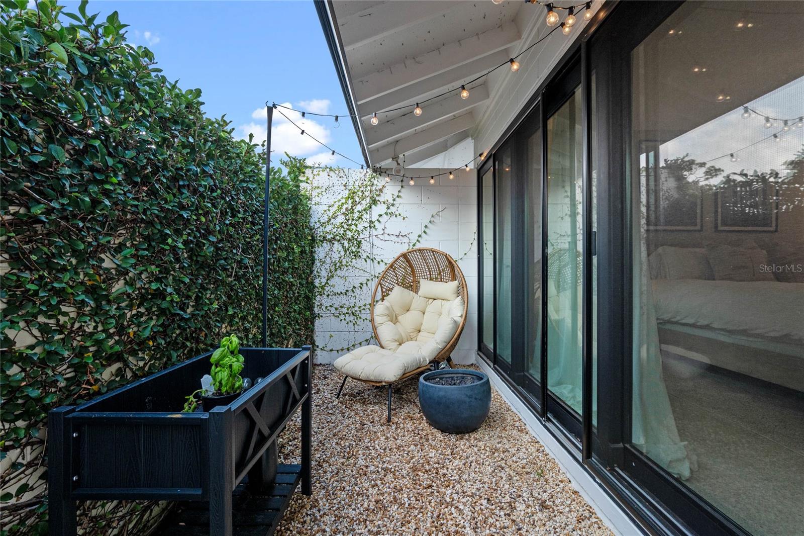 2116 ALAMEDA ST