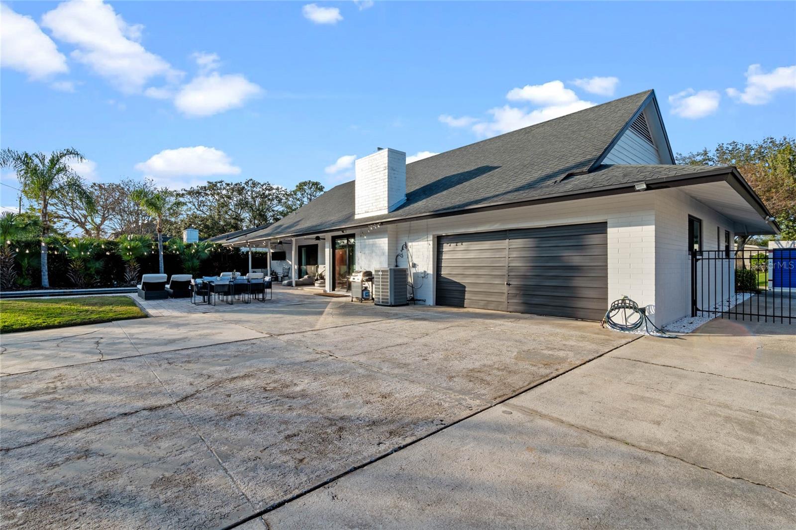 2116 ALAMEDA ST