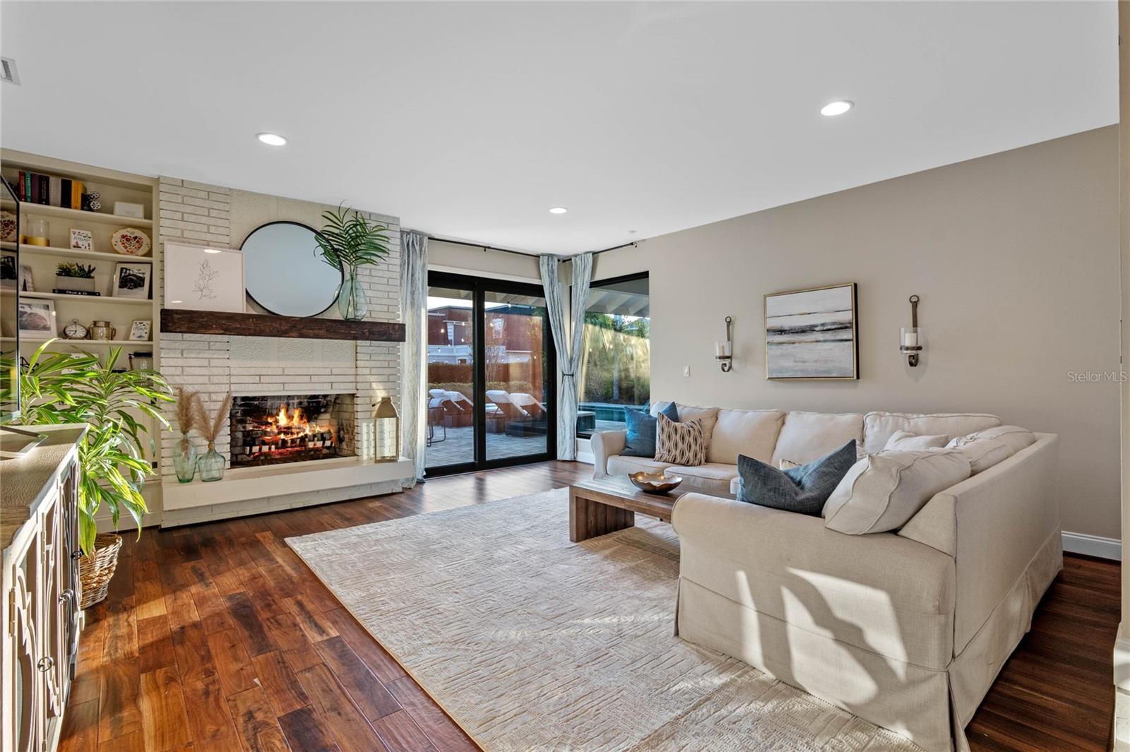 2116 ALAMEDA ST