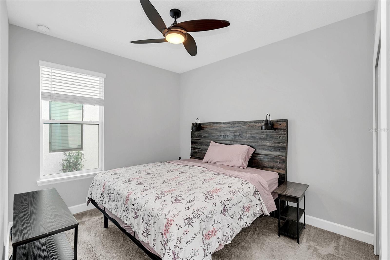 1401 LONE FEATHER TRL