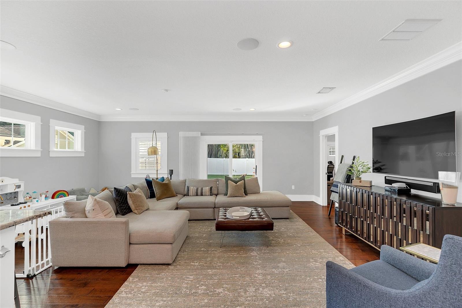 548 W KING ST