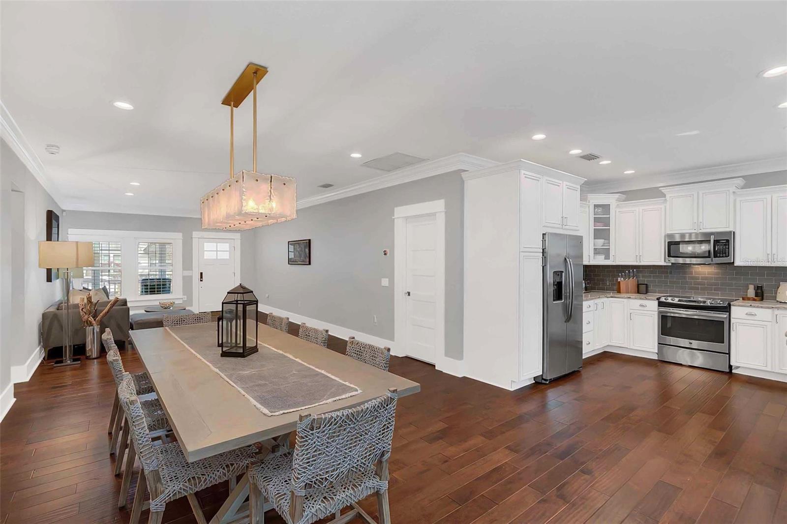 548 W KING ST