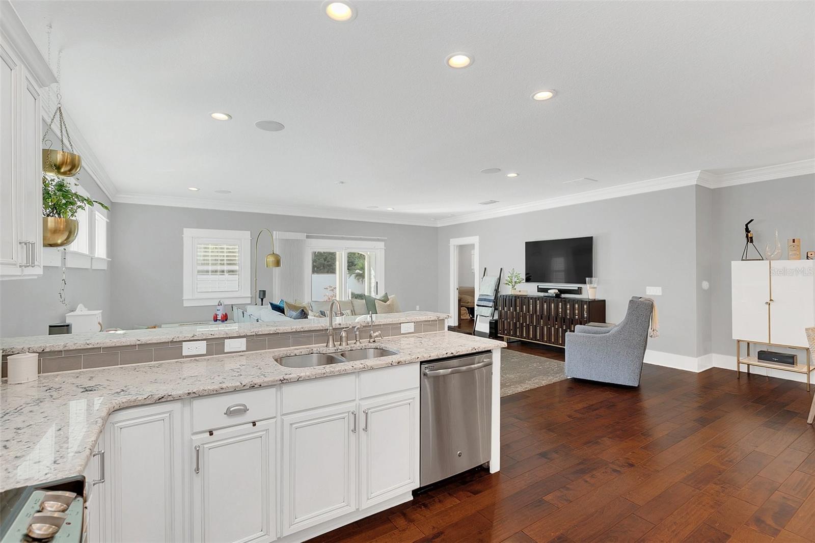 548 W KING ST