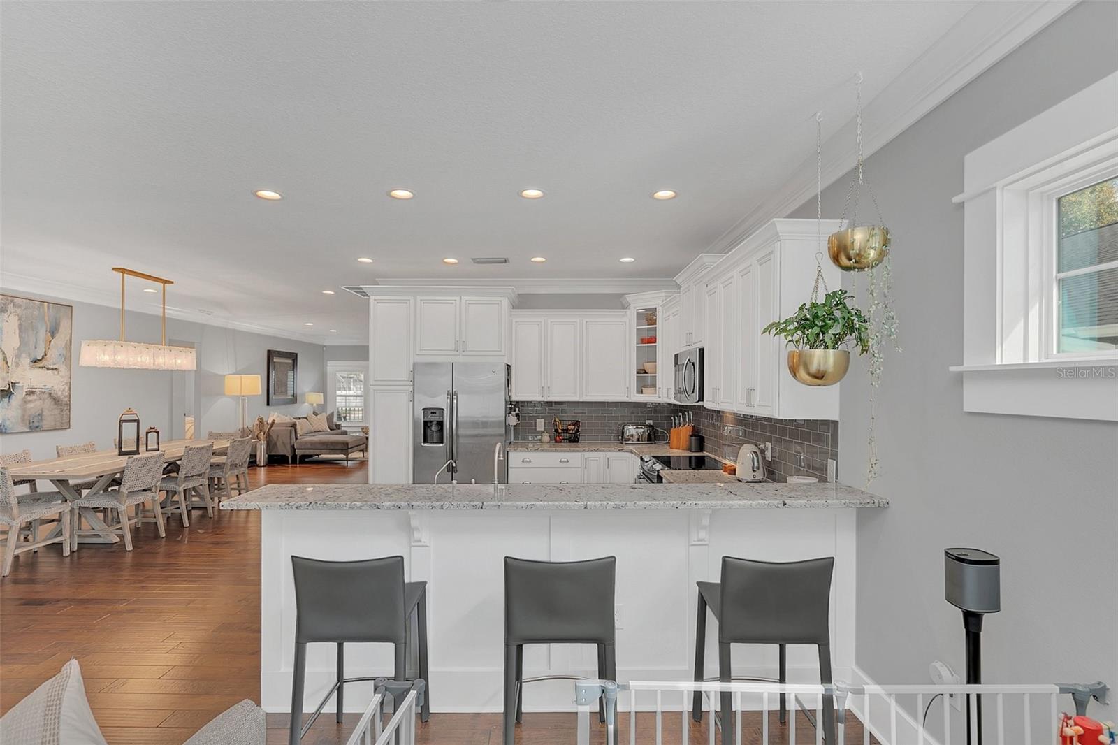 548 W KING ST