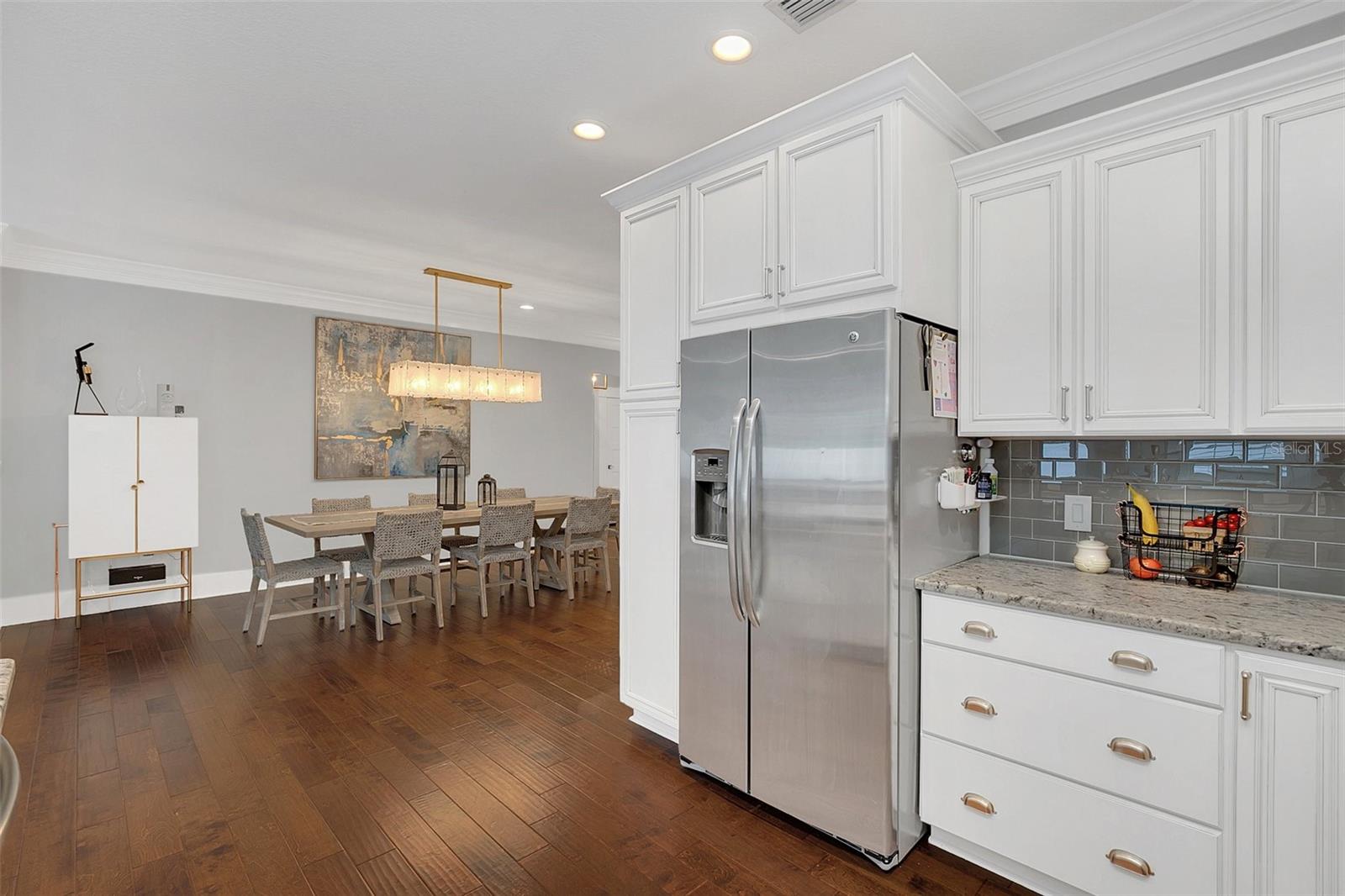 548 W KING ST