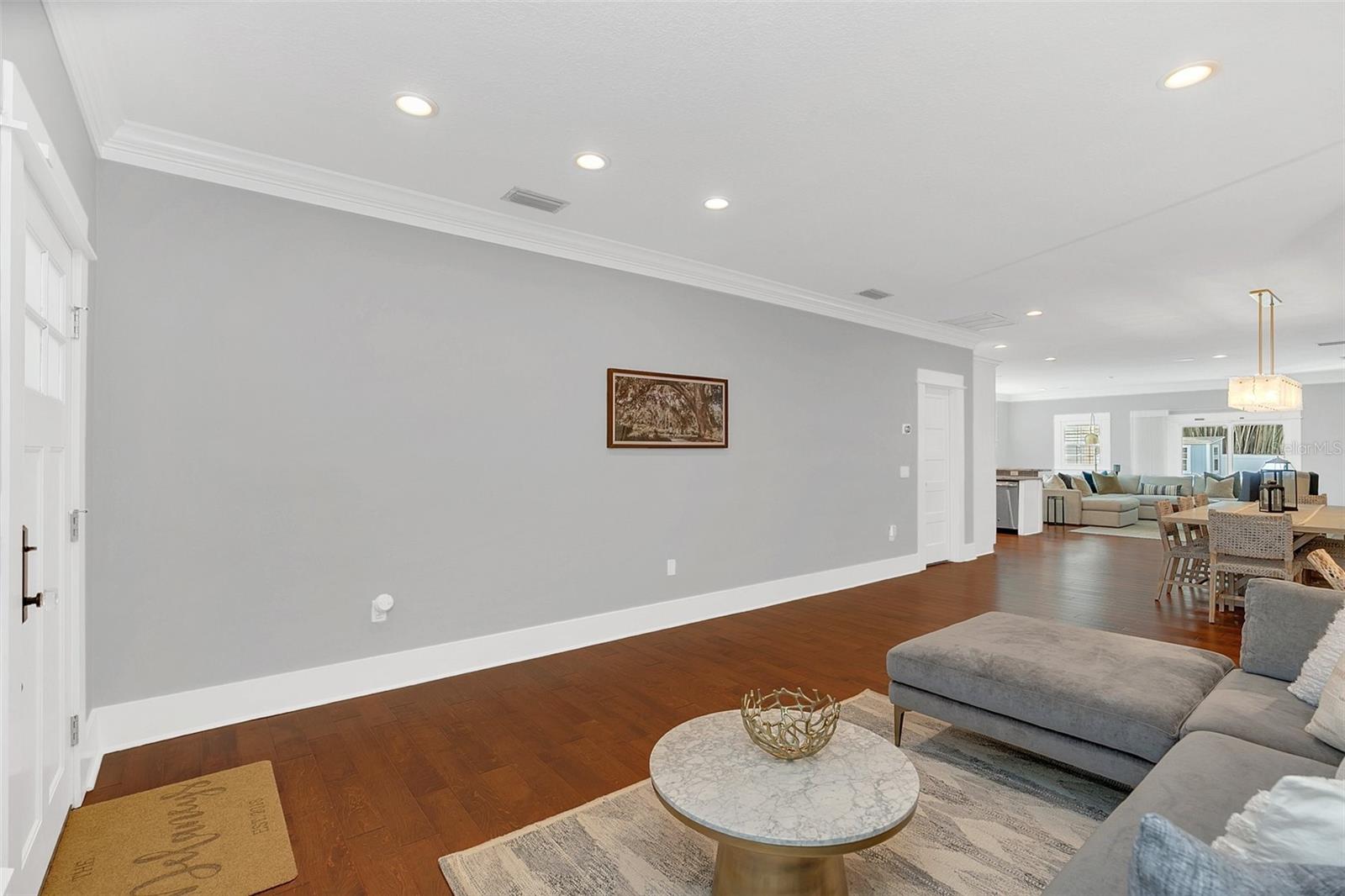548 W KING ST