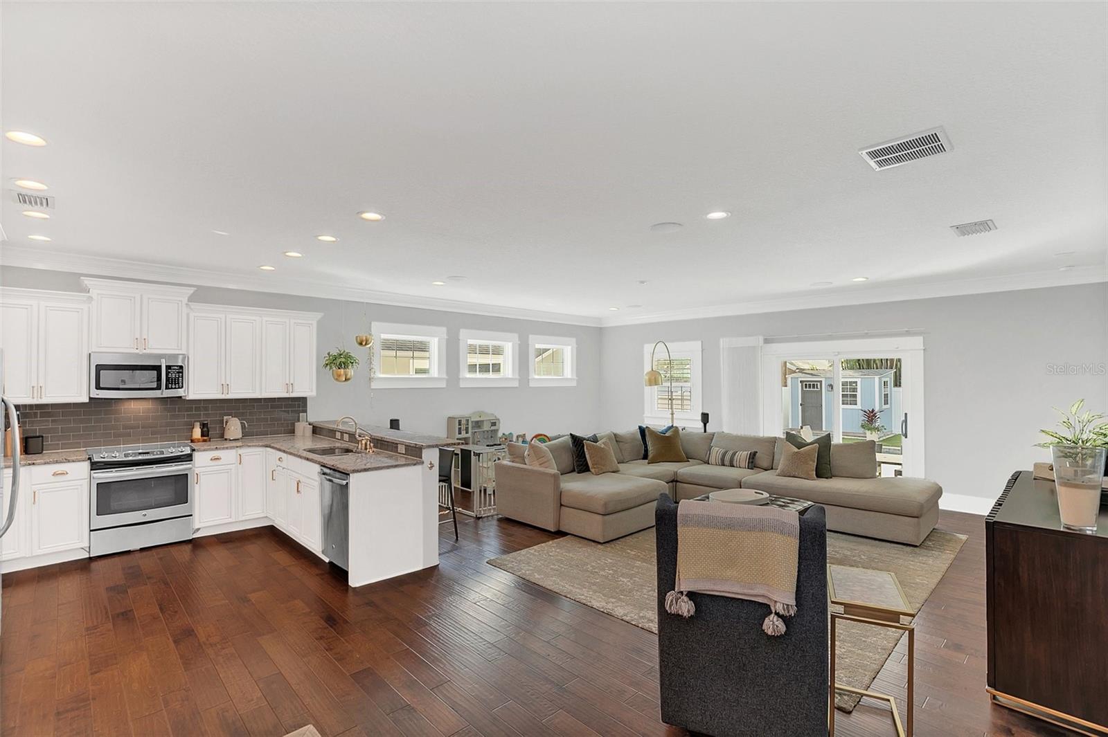 548 W KING ST