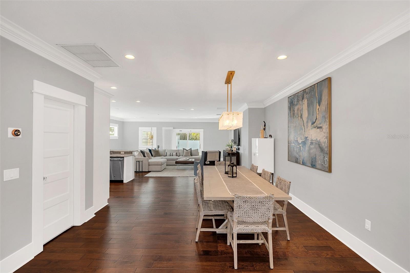 548 W KING ST
