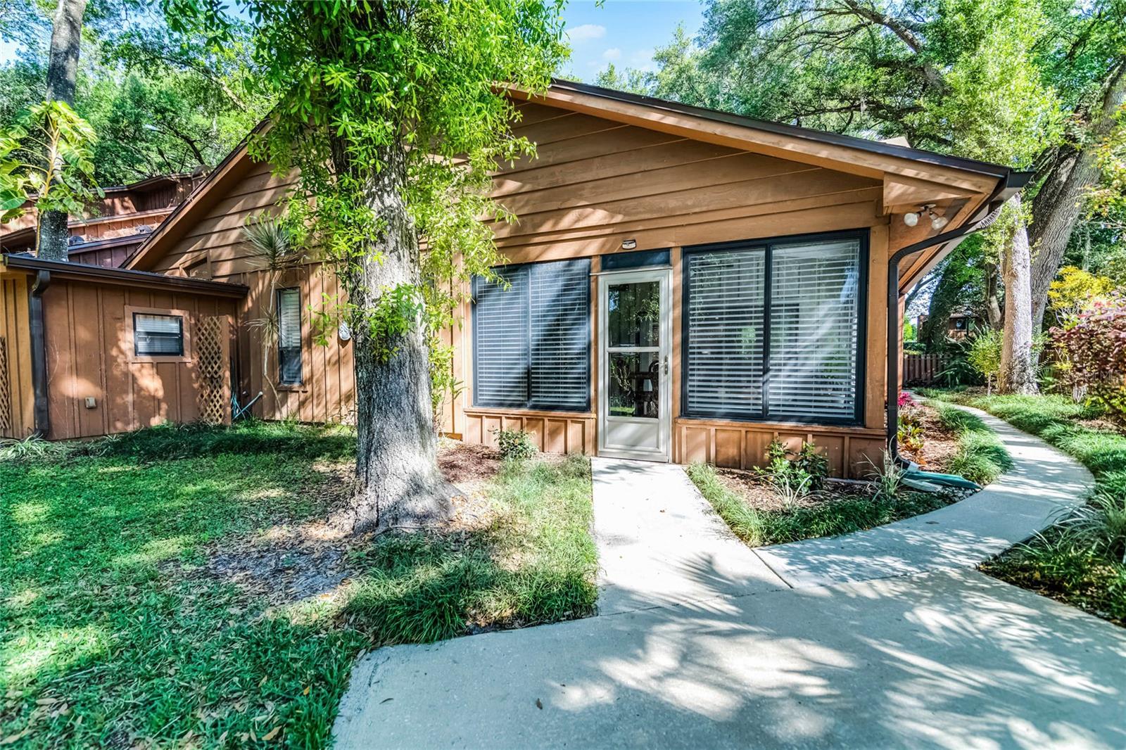 1 W VILLAGE DR