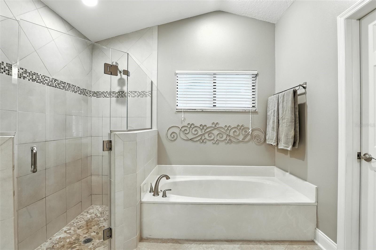 518 STEPHANIE CT
