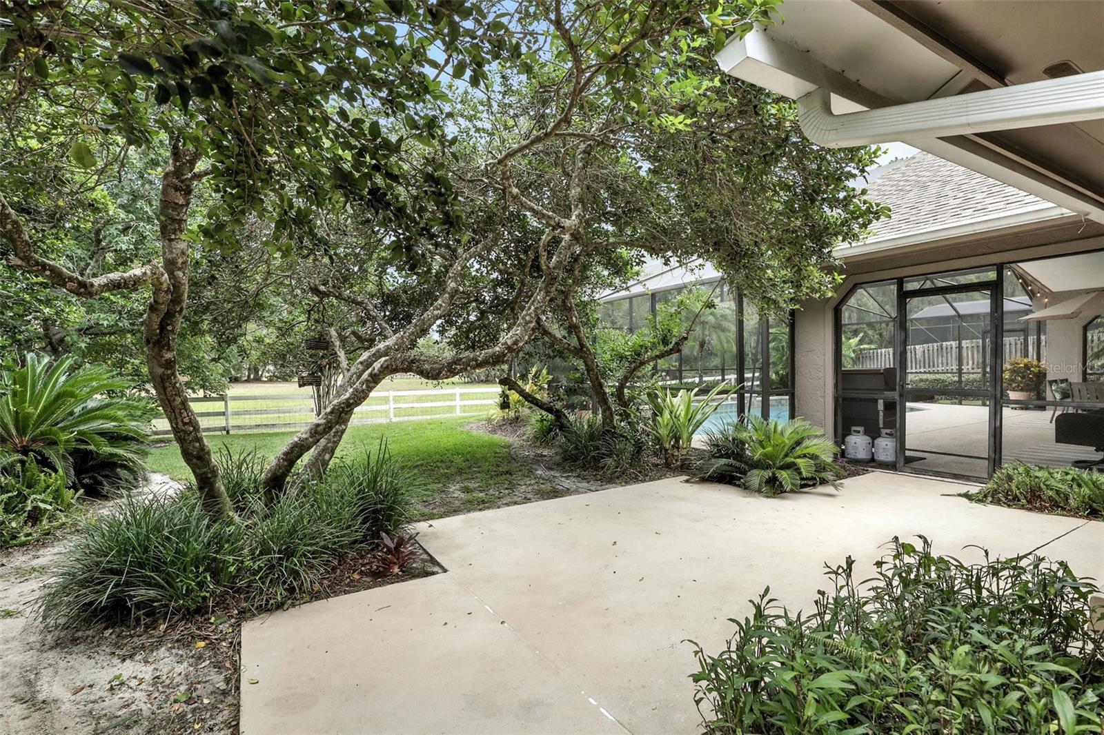 518 STEPHANIE CT