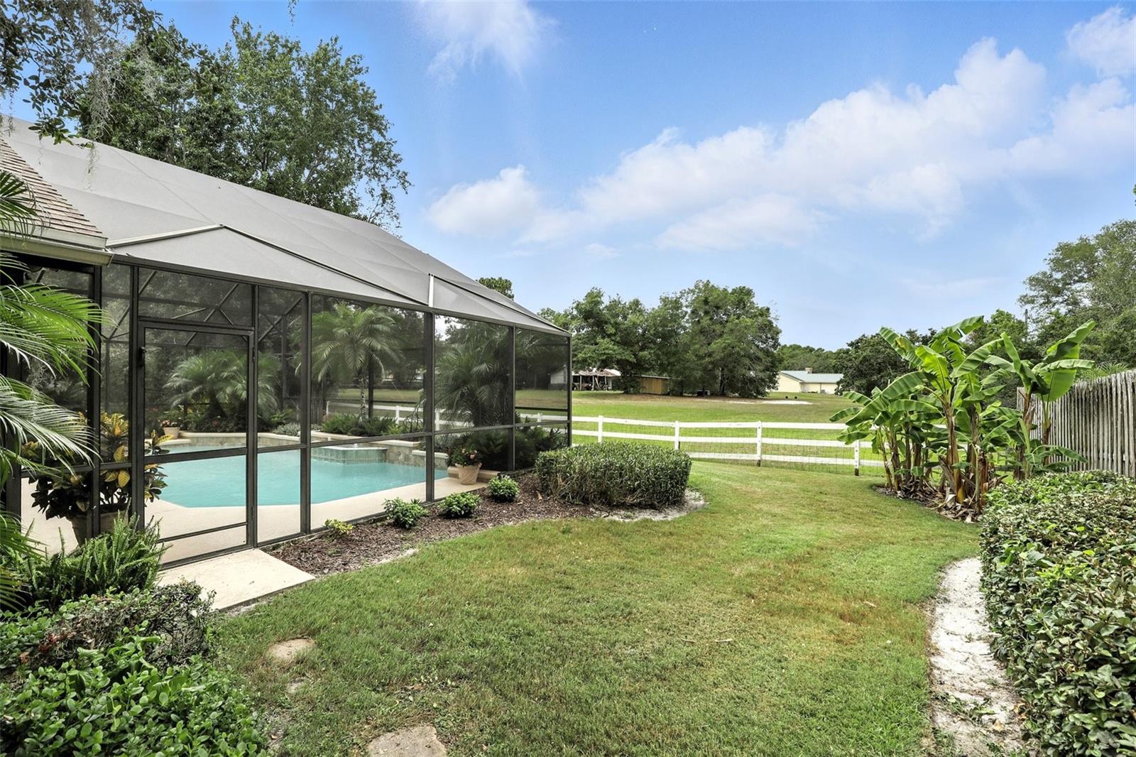 518 STEPHANIE CT