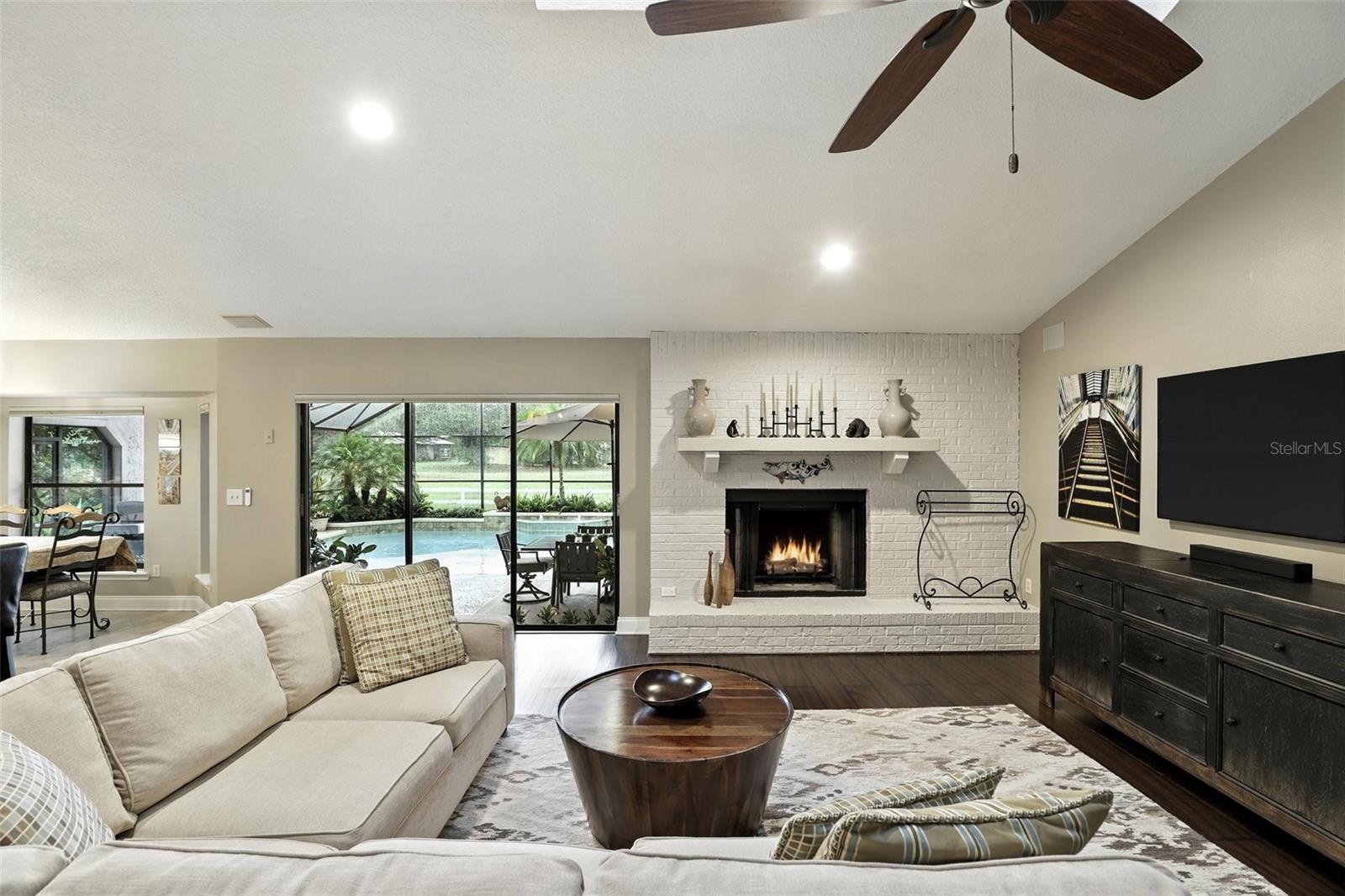 518 STEPHANIE CT