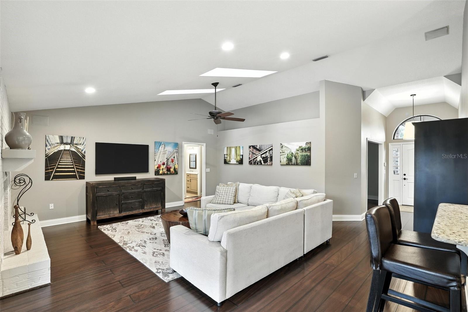 518 STEPHANIE CT