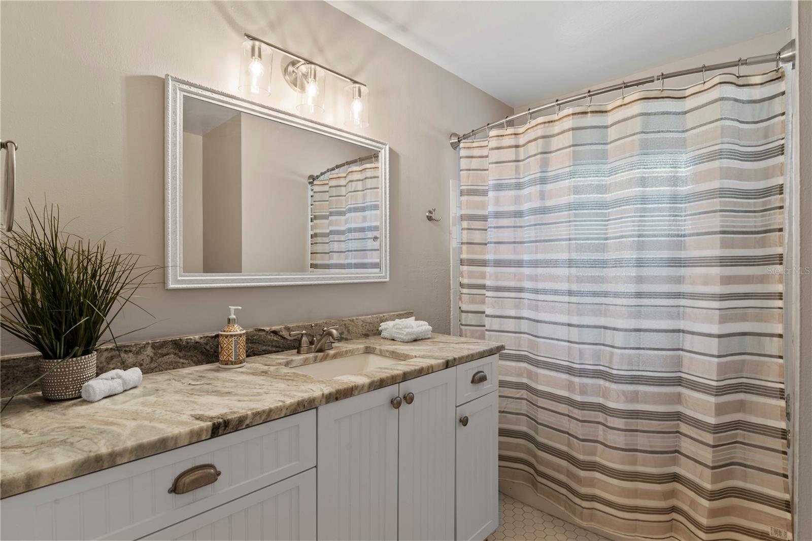 2433 WHITEHALL CIR