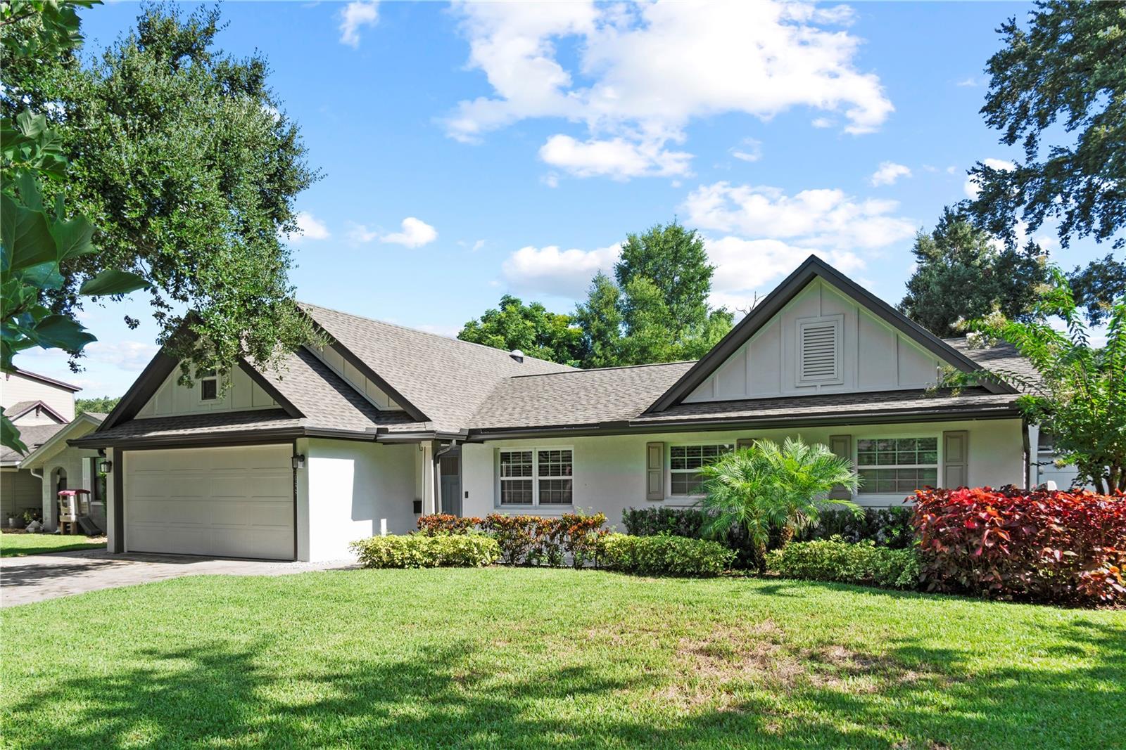 2433 WHITEHALL CIR