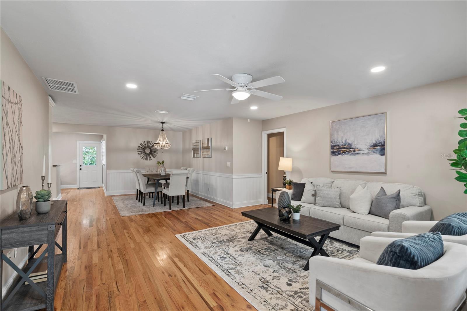 2433 WHITEHALL CIR