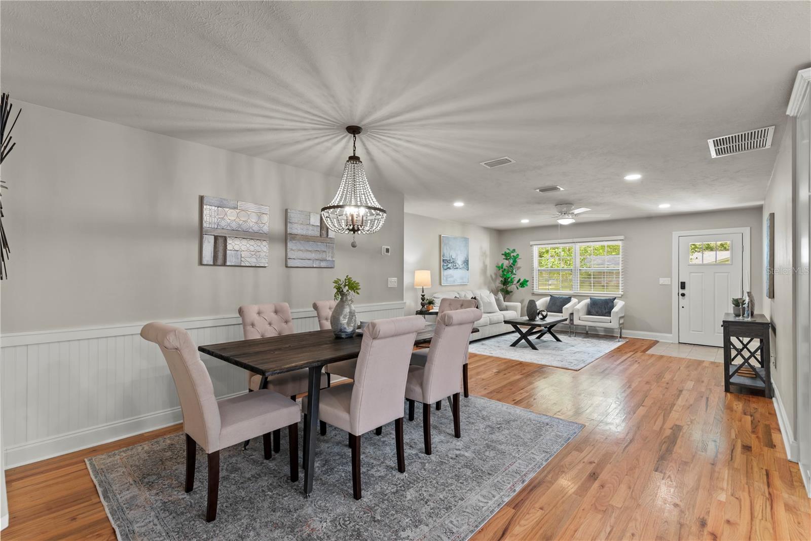 2433 WHITEHALL CIR
