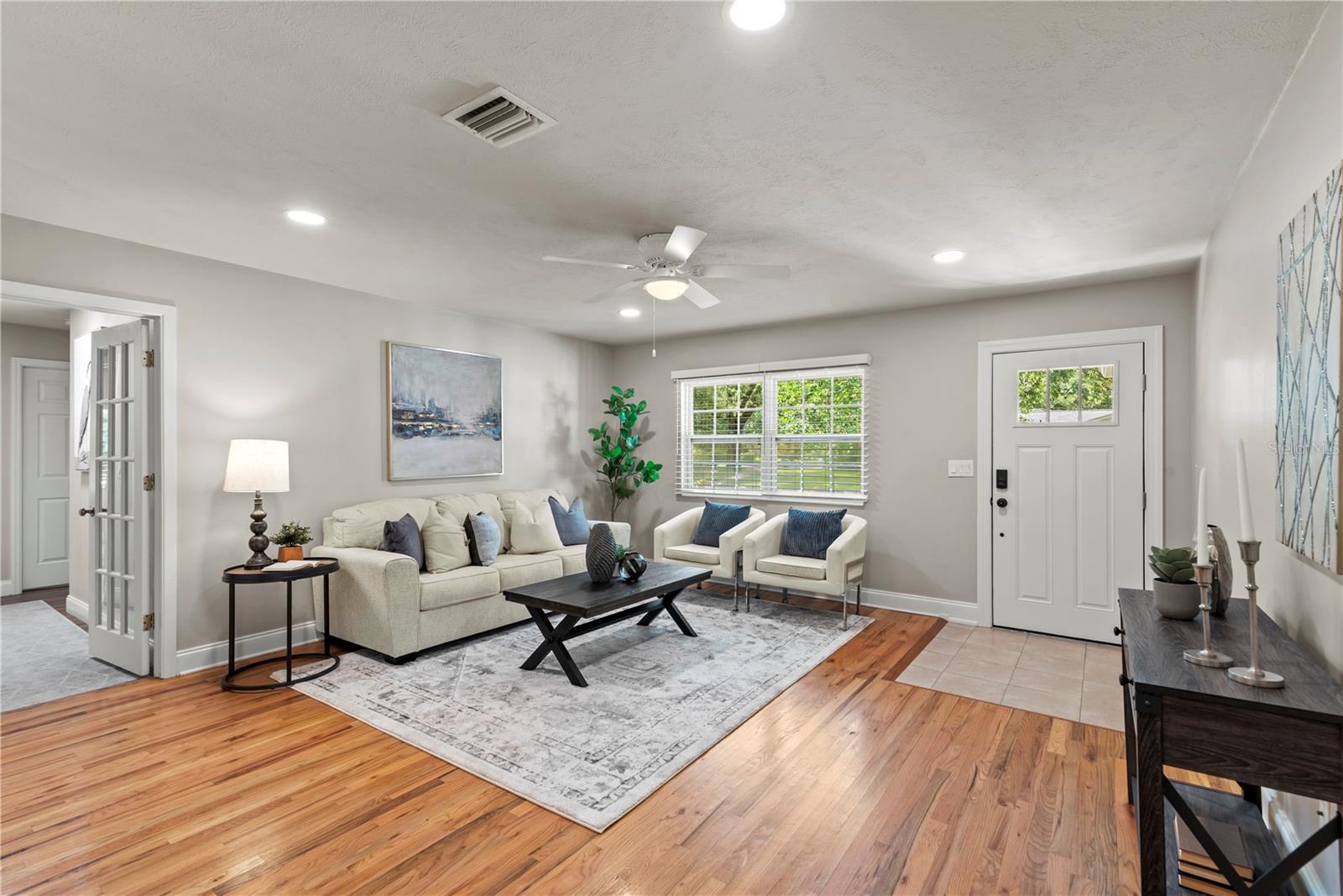 2433 WHITEHALL CIR