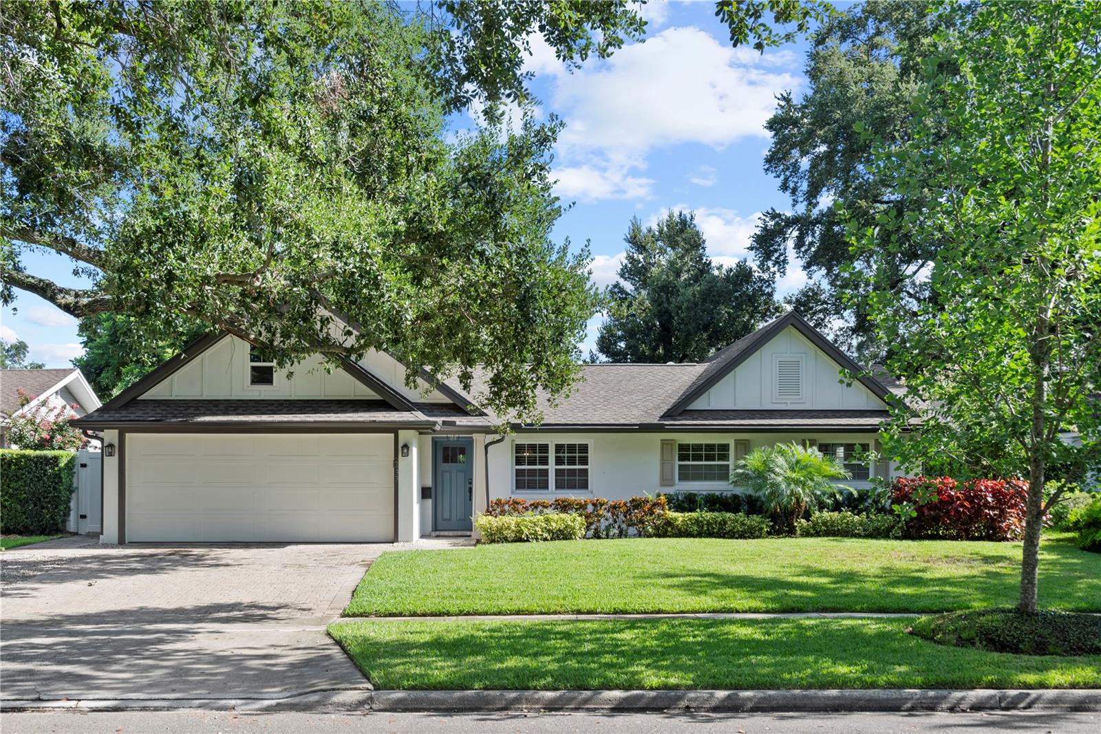 2433 WHITEHALL CIR