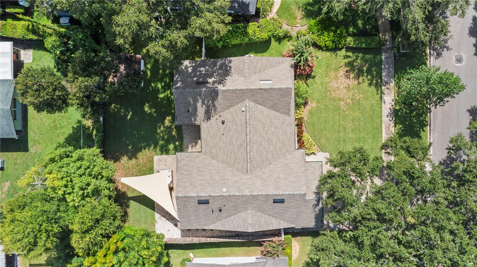 2433 WHITEHALL CIR