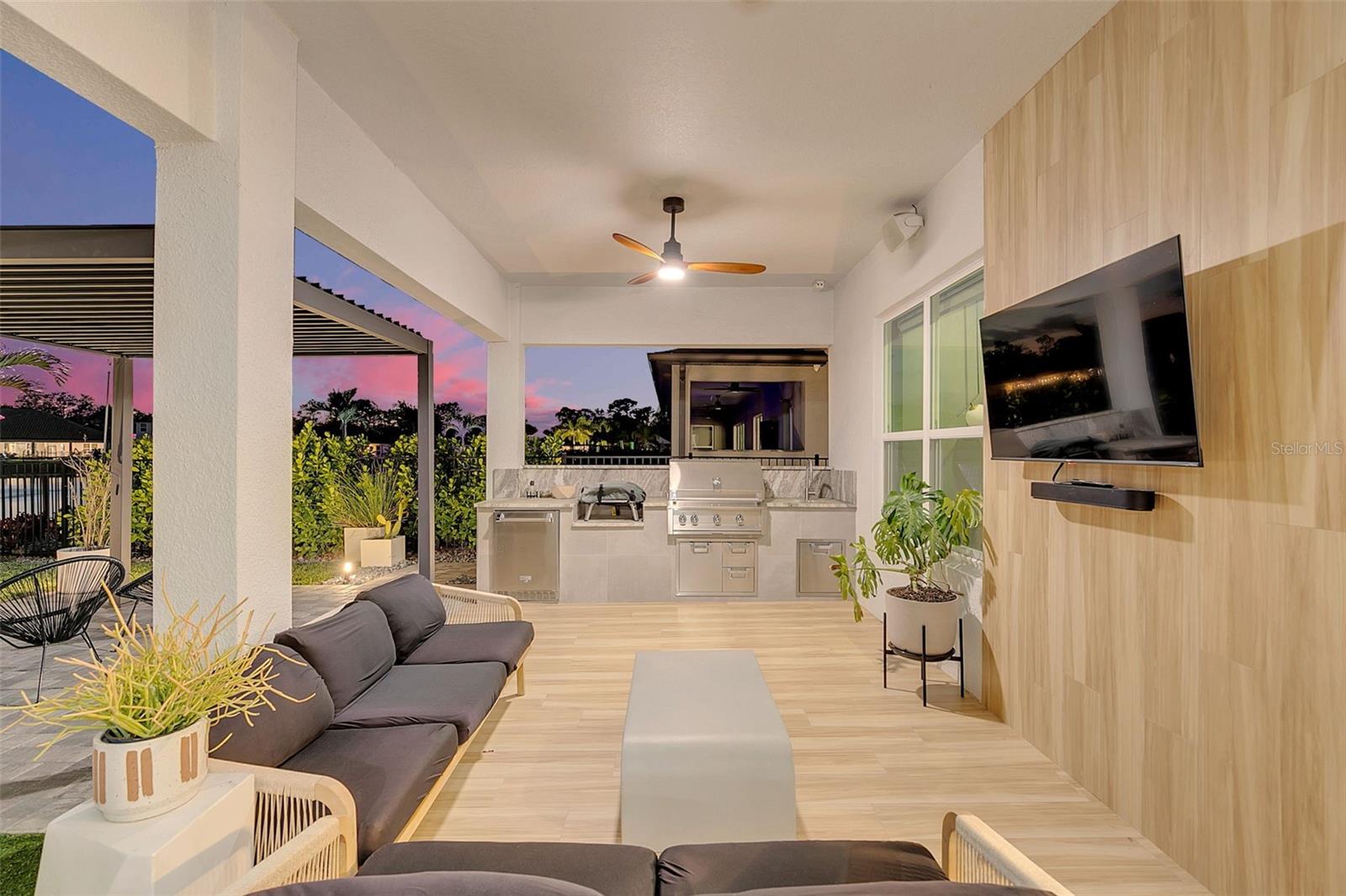 1024 WADING WATERS CIR