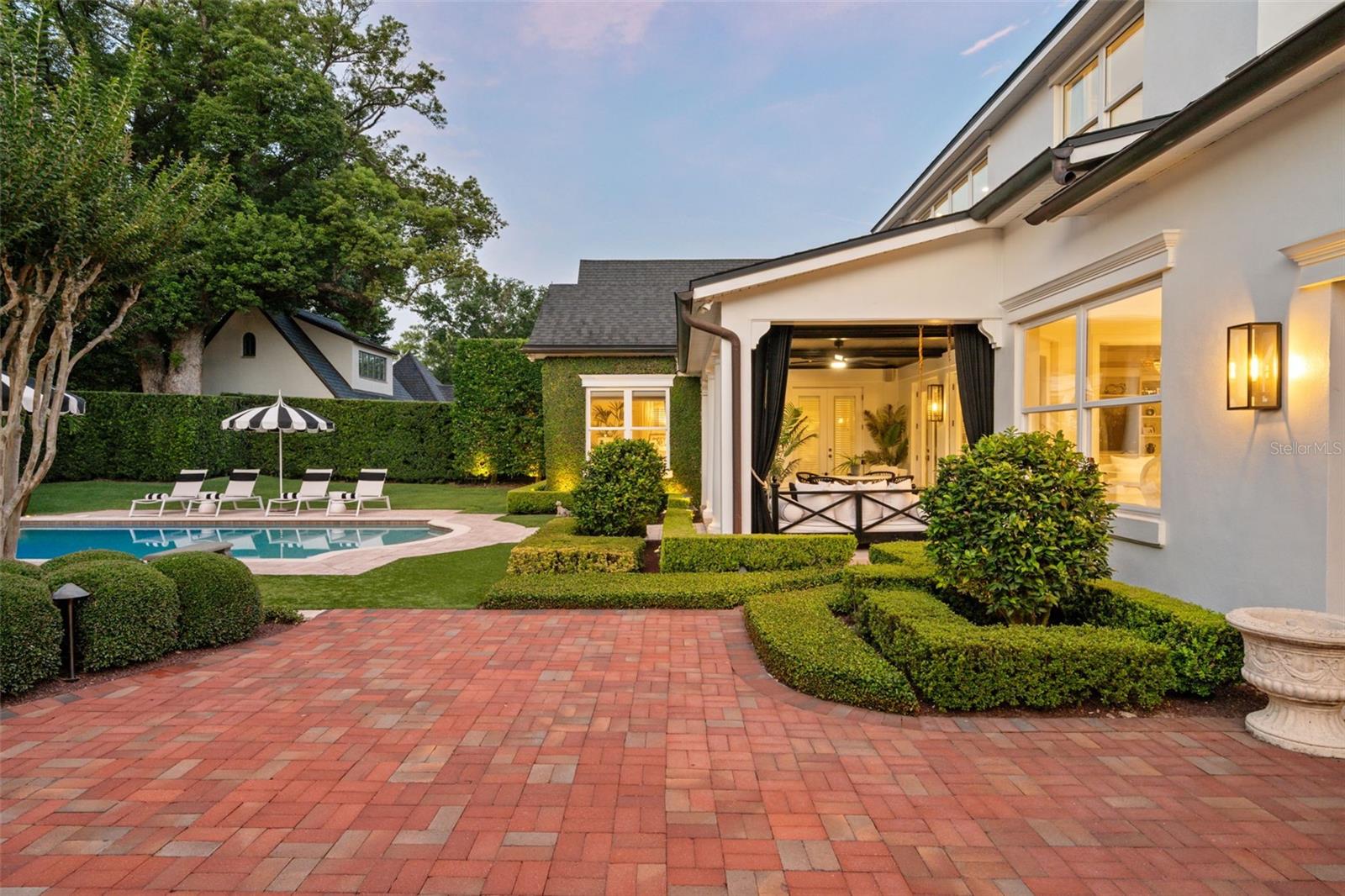 1155 WOODMERE DR