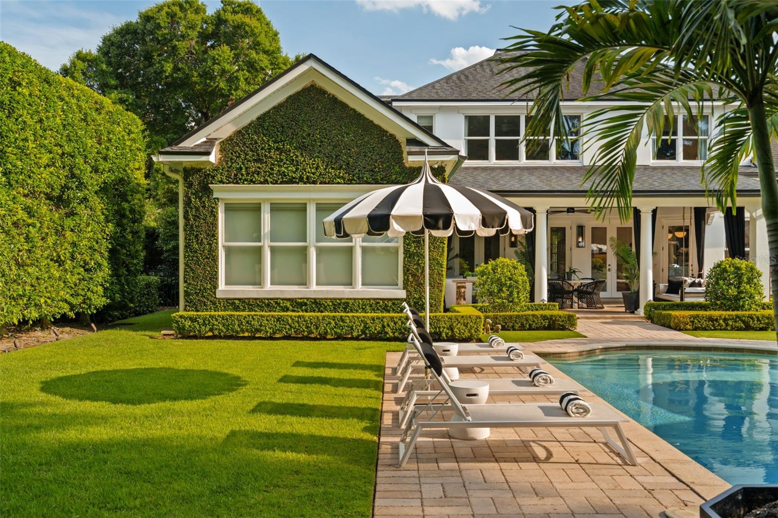 1155 WOODMERE DR