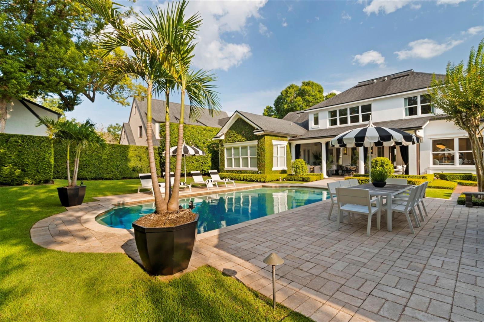 1155 WOODMERE DR