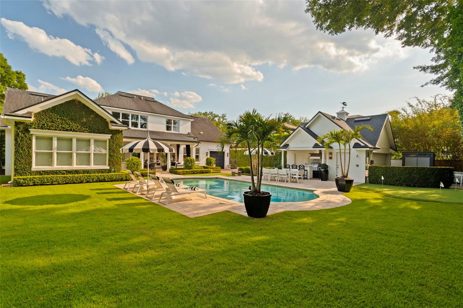 1155 WOODMERE DR