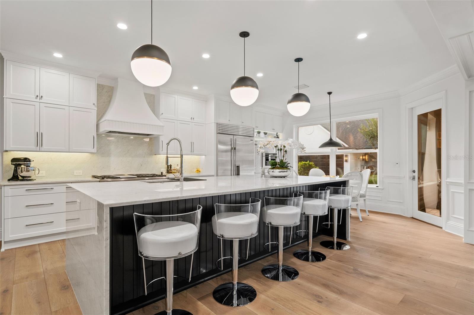 1155 WOODMERE DR