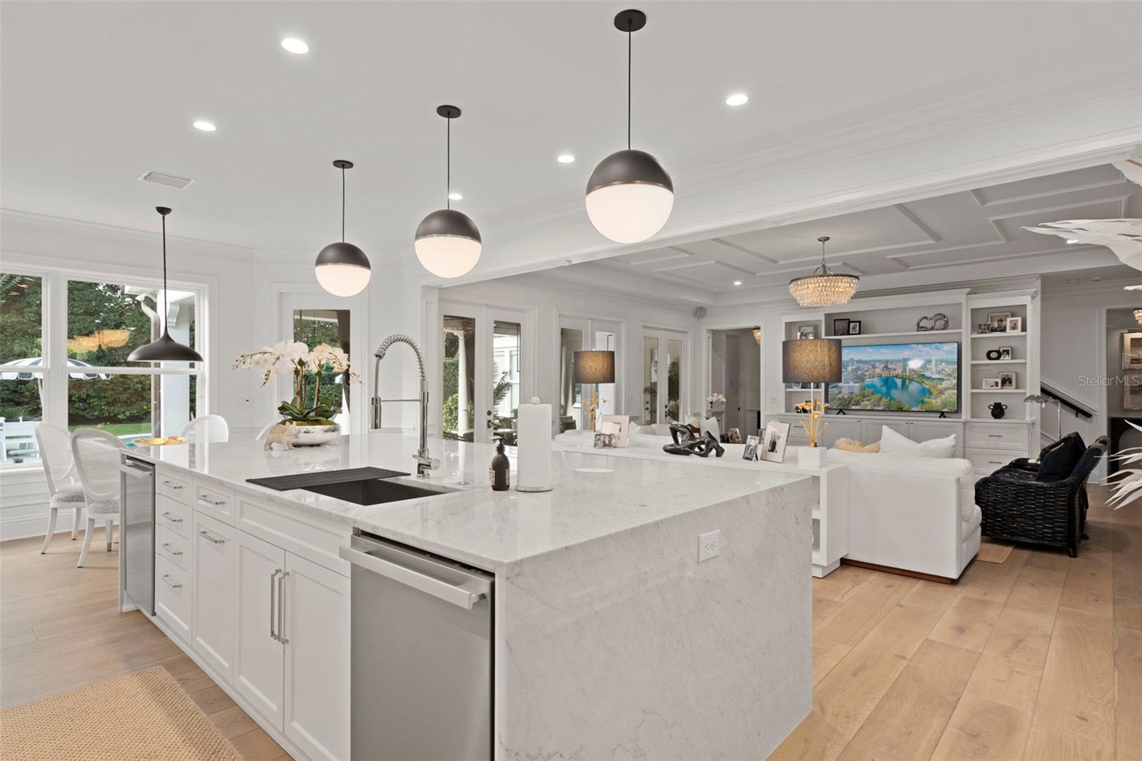 1155 WOODMERE DR