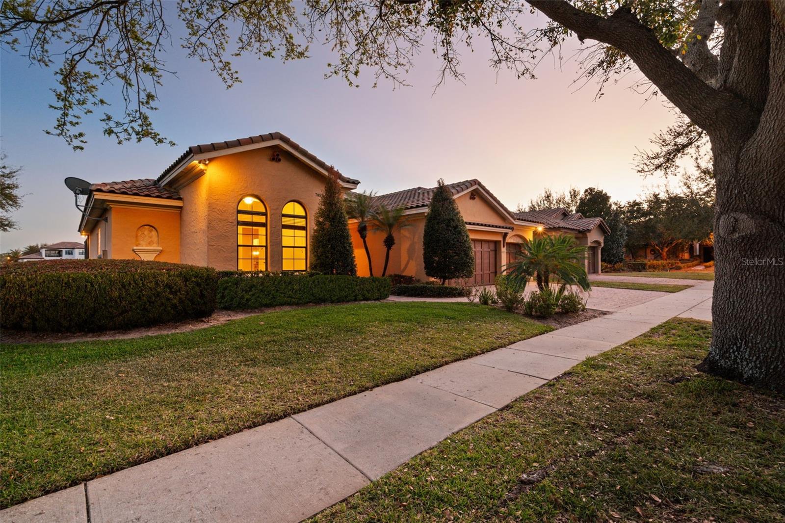 7451 POINTE VENEZIA DR