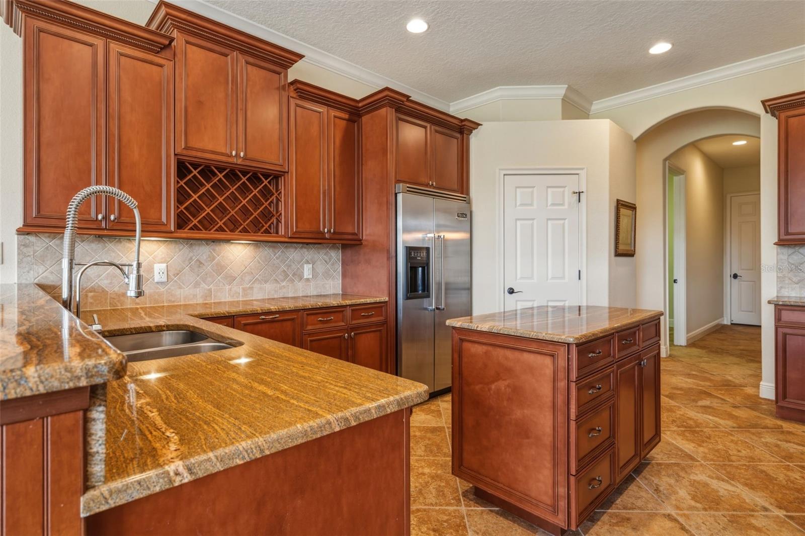 7451 POINTE VENEZIA DR