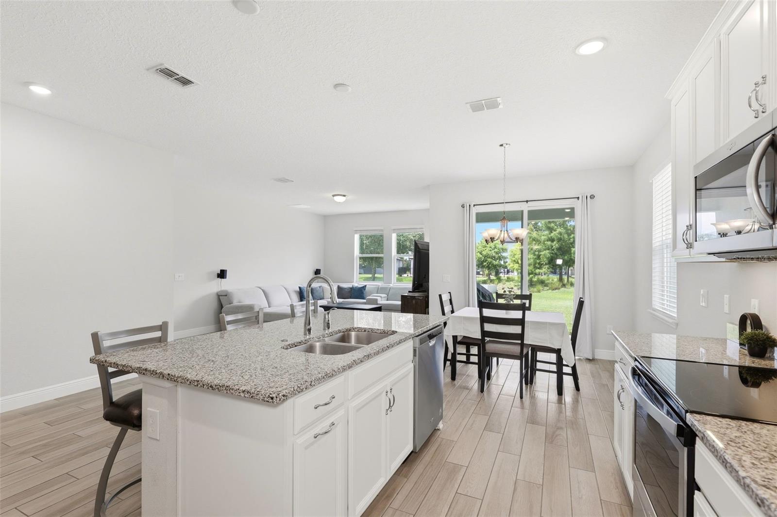 2087 LAURELWOOD WAY