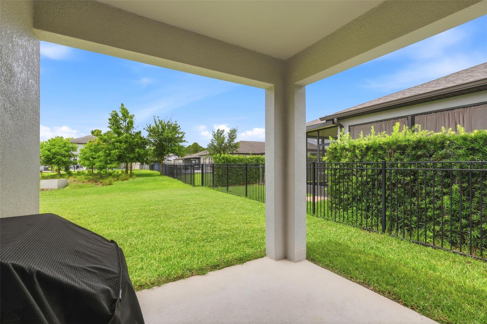 2087 LAURELWOOD WAY